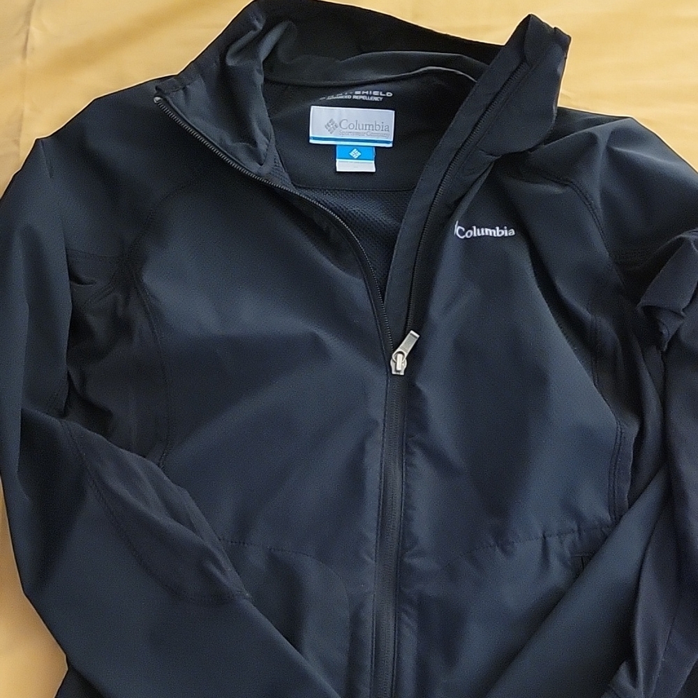 Columbia Black Full-Zip Jacket nylon. women med. good condition